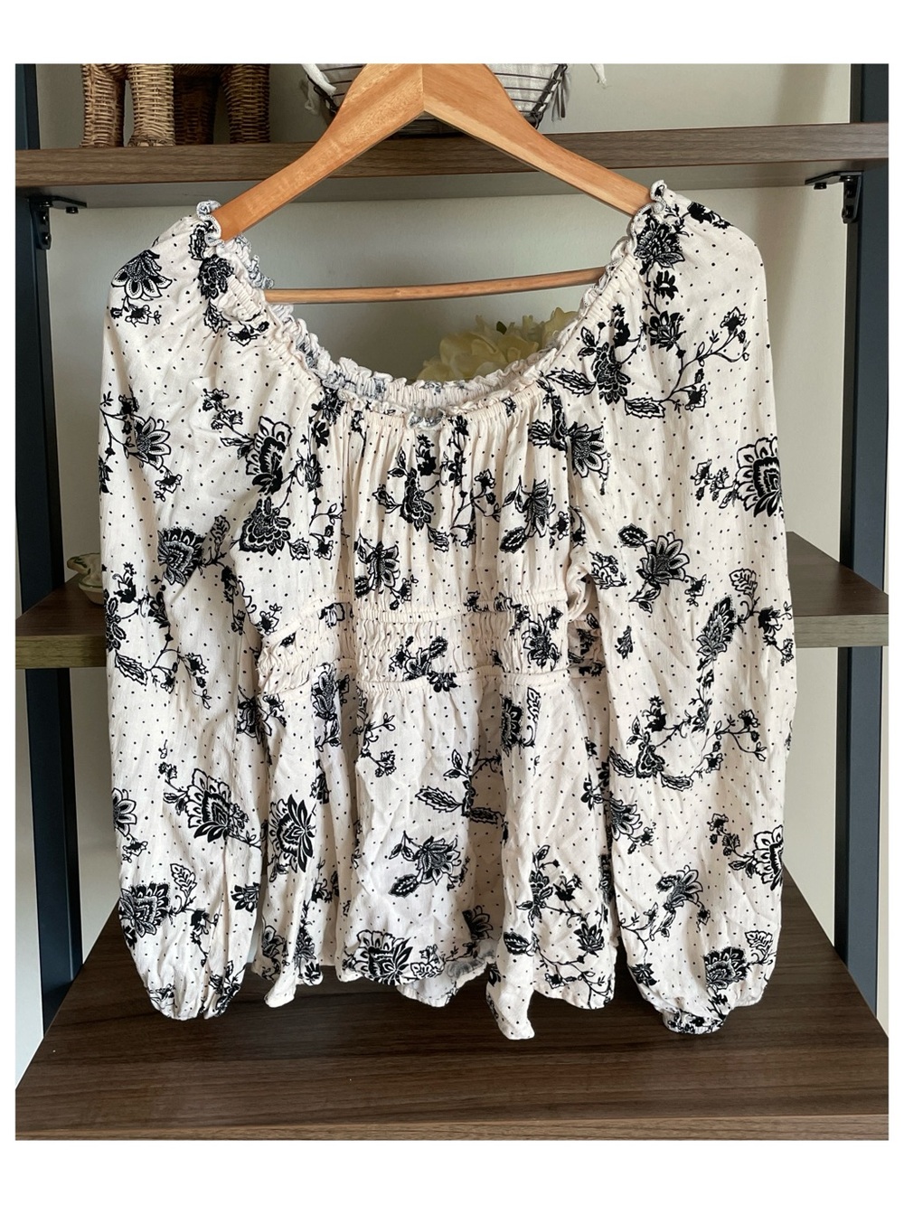 Torrid Black & Cream Floral Peasant Blouse, Size Large